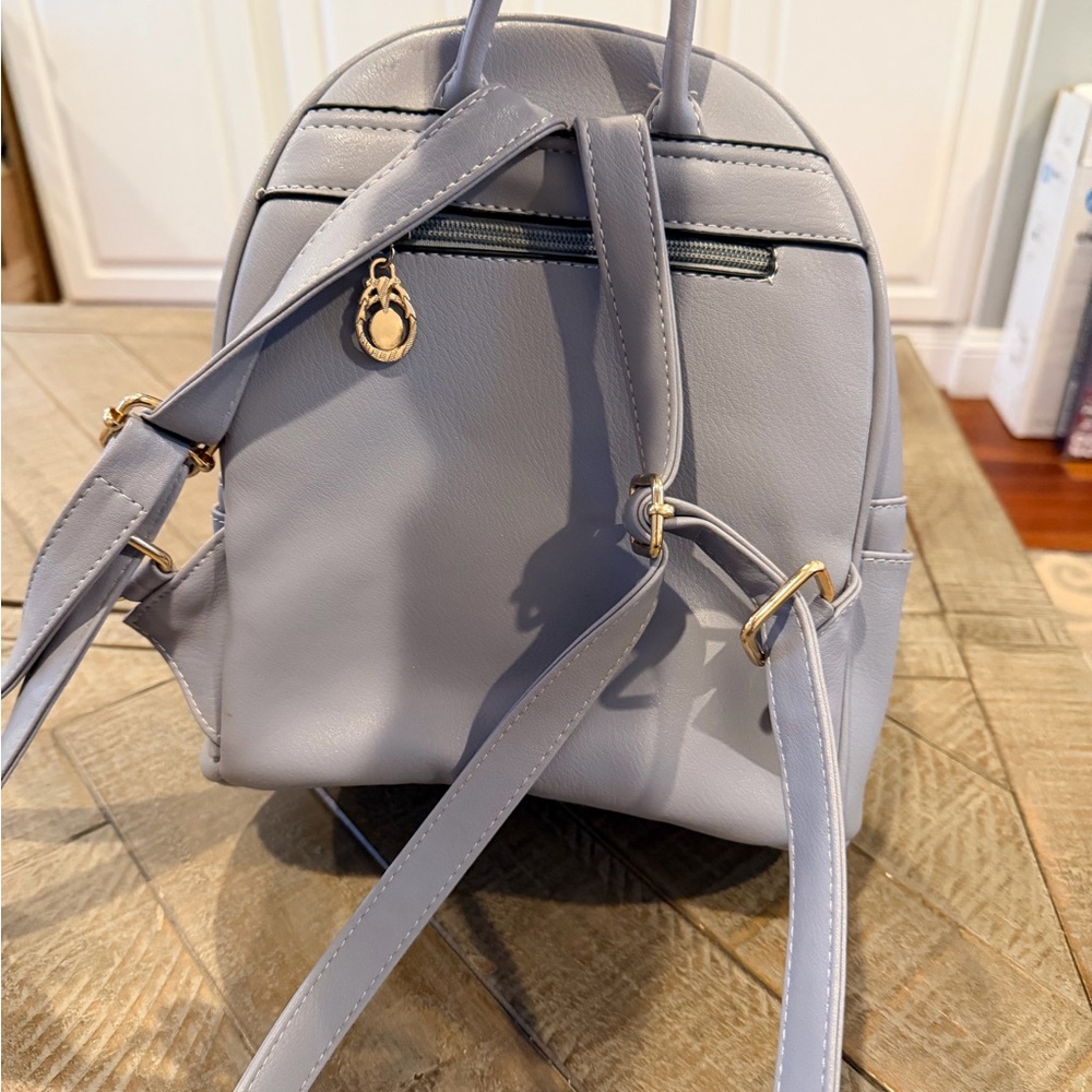Versatile Light Gray Quilted Backpack - image 3